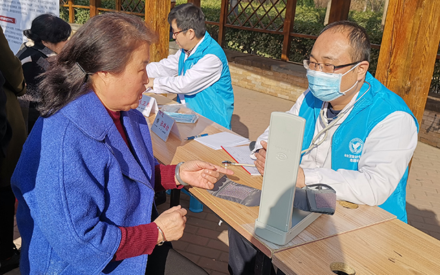 【学雷锋日】中欧注册网(中国区)首页,举办“爱满京城，牵手智慧家医”志愿服务活动(图5)